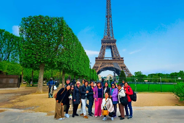 Paris Francia en Grupo